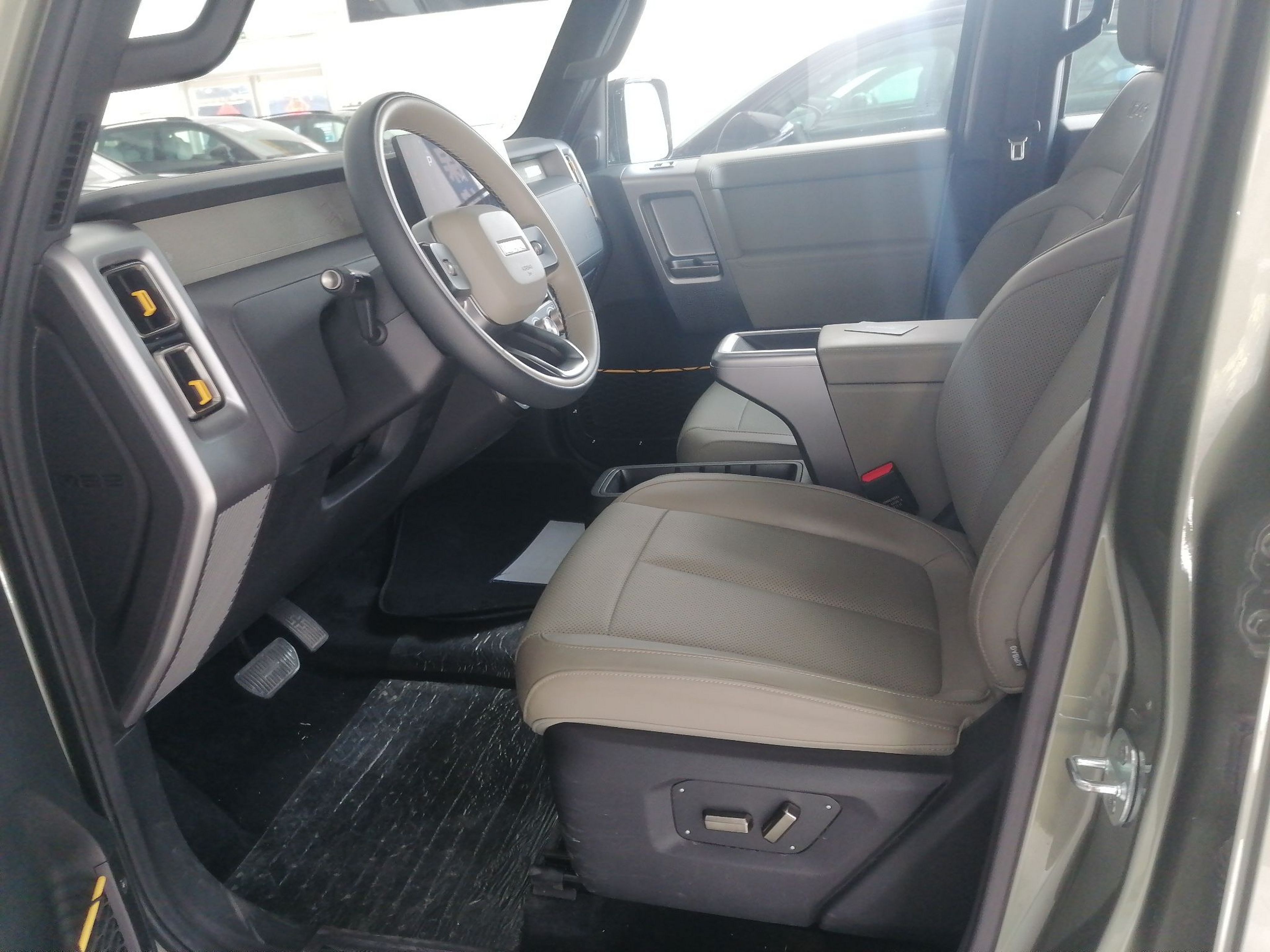 Переднее сиденье в автомобиле