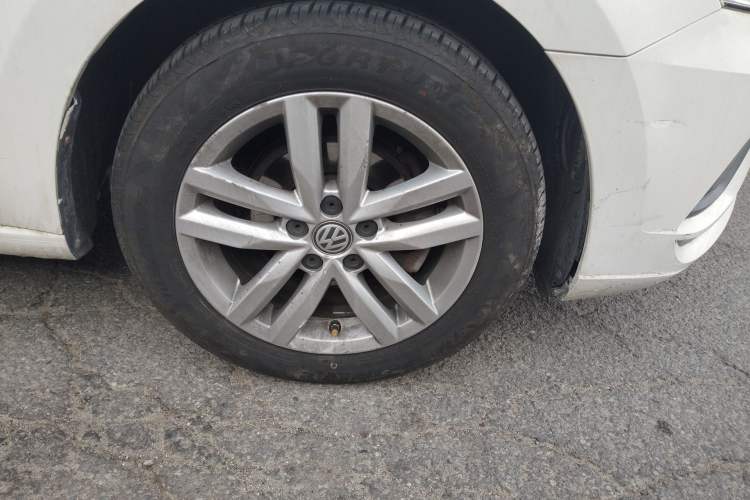 Used Volkswagen Jetta 2017 1.5L Manual Comfort Model Right Front Wheel Hub
