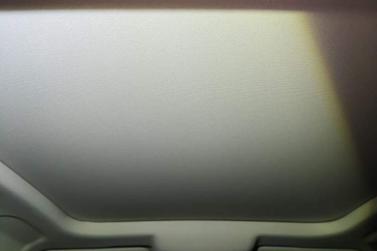 Used ORA Good Cat 2022 Morandi Edition 400km Standard Range Premium Version Lithium-Ion Battery