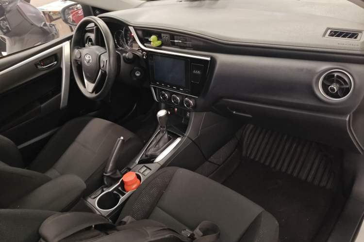 Used Toyota Levin 2017 Revised 185T CVT Elite Edition China V Standard Center Console