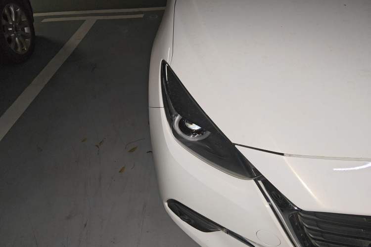 Used Mazda 3 Axela 2017 Sedan 1.5L Automatic Luxury Model Emission Standard China V
