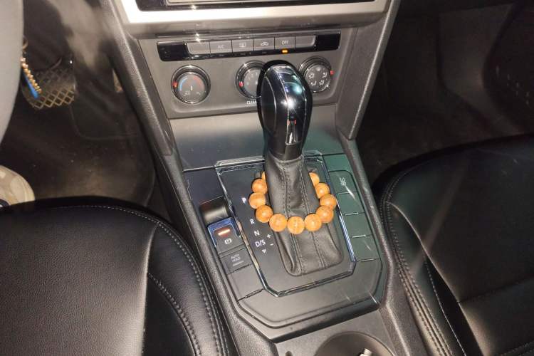 Used Volkswagen Lamando 2015 230TSI DSG Fashion Edition Gear Lever