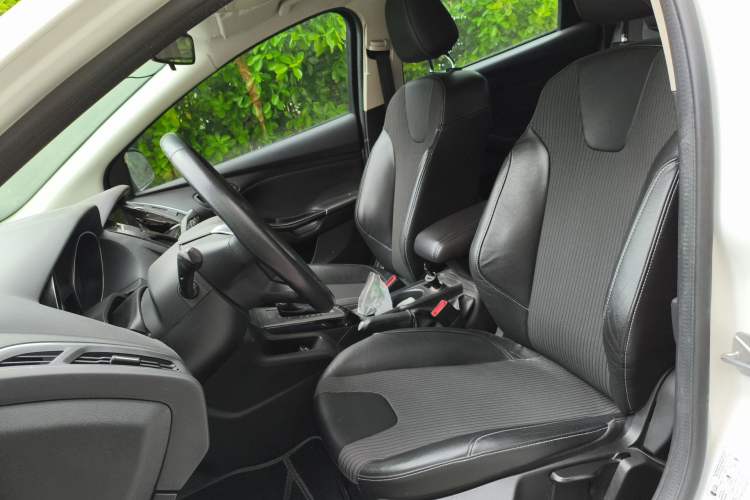 Used Ford Focus 2012 Hatchback 1.6L Automatic Fashion Edition Left Front Seat