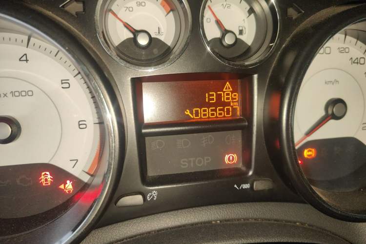 Used Peugeot 308 2014 Enjoy Edition Classic 1.6L Manual YouShang Model Odometer Close Up