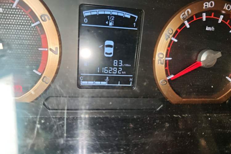 Used FORTHING Lingzhi 2018 M5L 1.6L 7-Seater Luxury Model Odometer Close Up