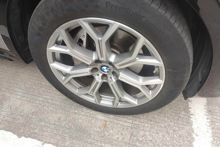 Used BMW X7 2023 xDrive40i Luxury Package with Premium Features
