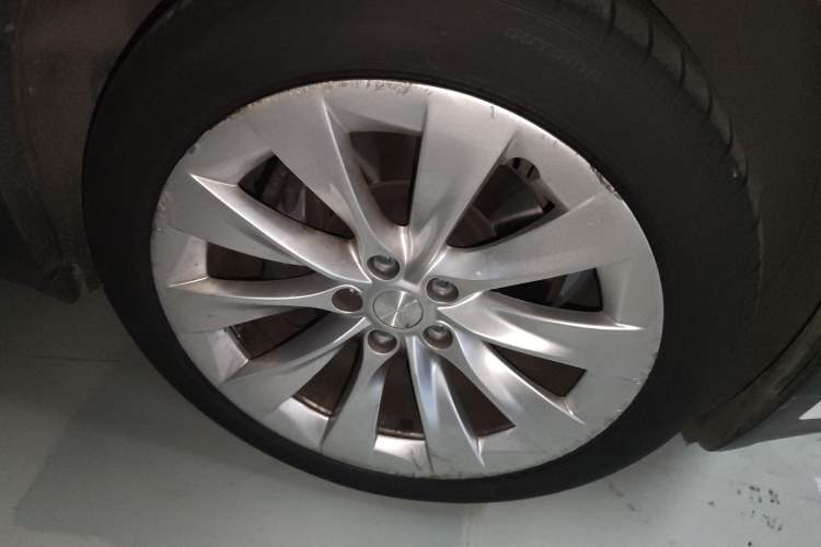 Used Tesla Model X 2020 Long-Range Upgrade Version Right Front Wheel Hub