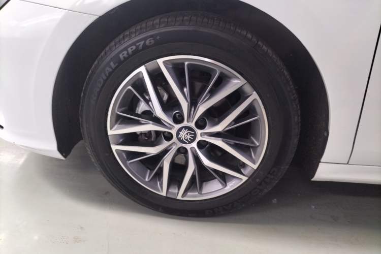 Used BYD Qin PLUS 2023 Champion Edition DM-i 55KM Superior Model Left Front Wheel Hub