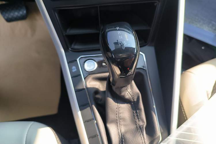 Used Volkswagen Polo 2021 Plus 1.5L Automatic Colorful Tech Edition Gear Lever