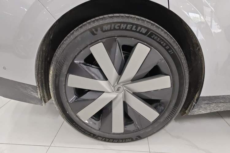 Used Li Auto i6 2025 Model Four-Wheel-Drive Standard Type Right Rear Wheel Hub