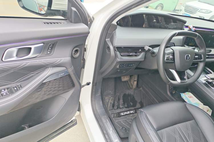 Used CHANGAN UNI-K 2023 2.0T Two-Wheel Drive Yue Ling Trim