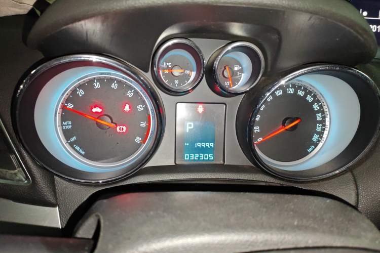Used Buick Encore 2015 1.4T Automatic Two-Wheel Drive Urban Elite Version Instrument Cluster