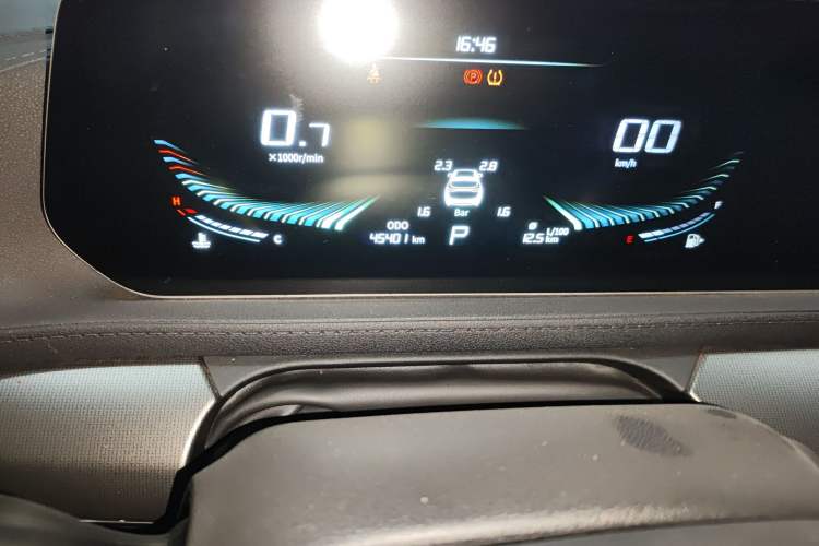 Used FORTHING T5 EVO 2021 1.5TD DCT Diamond Edition Odometer Close Up