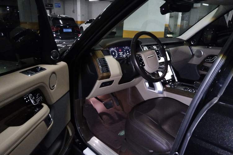 Used Land Rover Range 2019 3.0 SCV6 Legacy Edition Driver Seat