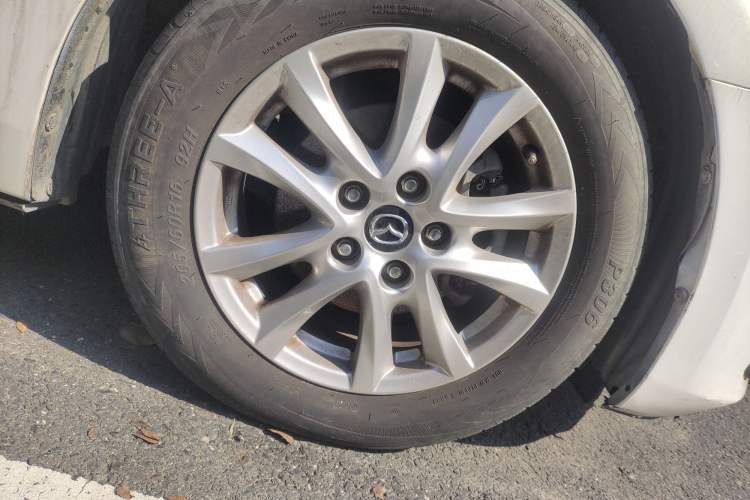 Used Mazda 3 Axela 2016 Sedan 1.5L Automatic Comfort Model