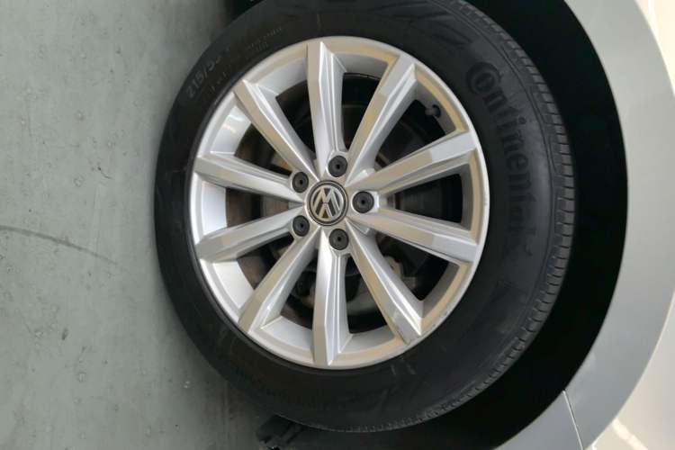 Used Volkswagen Magotan 2018 330TSI DSG Advanced Model Left Front Wheel Hub
