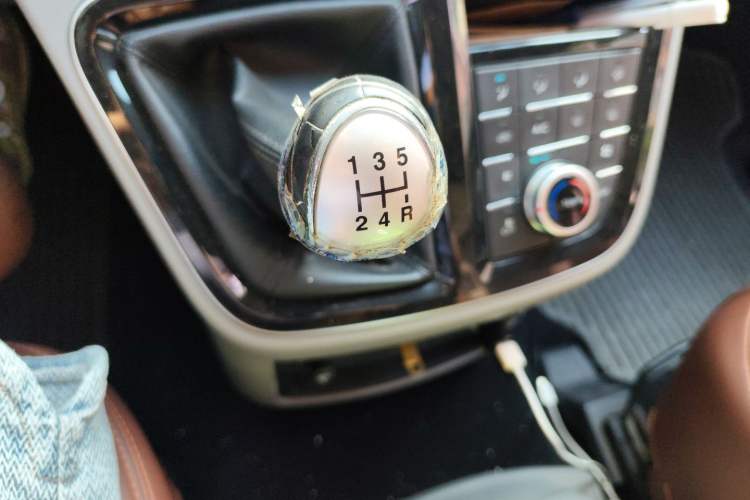 Used JAC Refine M4 2016 2.0L Manual Luxury Version