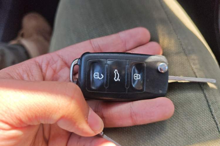 Used Volkswagen Jetta 2015 Zhuihui Edition 1.4L Manual Fashion Model Vehicle Key