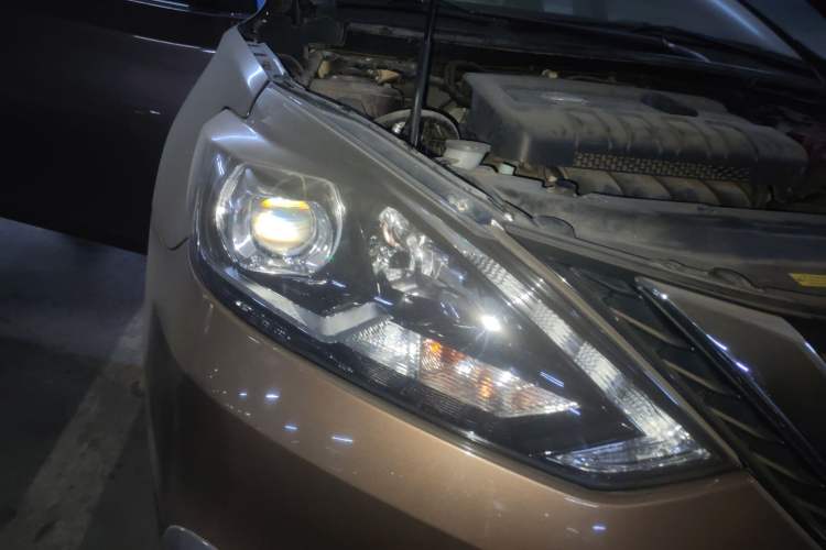 Used Nissan Sylphy 2016 1.6XV CVT Smart Enjoyment Version Right Front Headlight