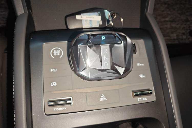 Used BYD Qin L 2025 DM-i Smart Drive 80KM Leading Model Gear Lever