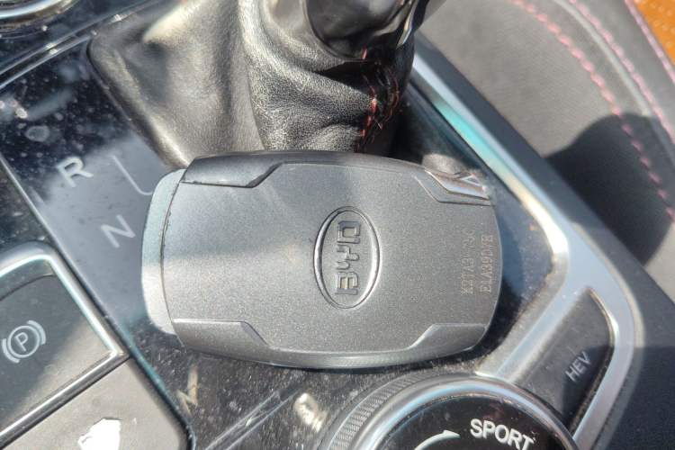 Used BYD Qin New Energy 2015 1.5T Dual-Crown Flagship Plus Edition
