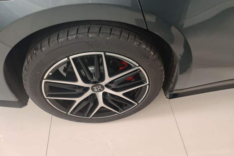 Used BYD Han L 2025 DM-p Four-Wheel-Drive LiDAR Flagship Model Right Rear Wheel Hub