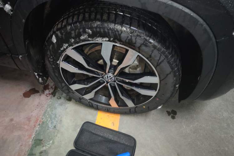 Used Volkswagen Tayron 2022 380TSI Four-Wheel Drive R-Line Connected Version Right Front Wheel Hub