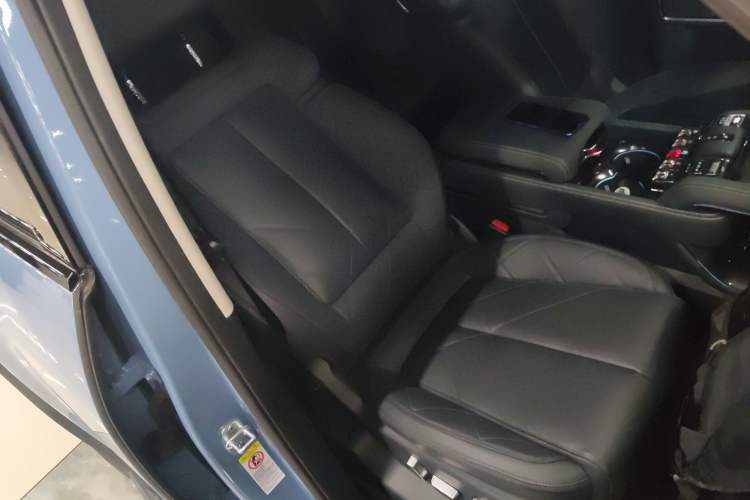 Used Formula Leopard 5 2023 Navigator Edition