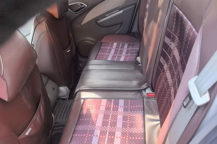 Used Baojun 630 2012 1.5L DVVT automatic comfort version Left Rear Seat