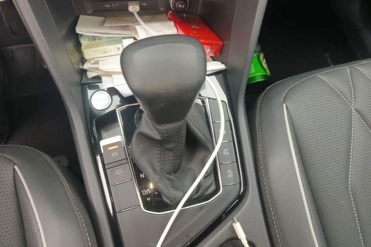 Used Volkswagen Tiguan L 2023 Restyled 330TSI Automatic Two-Wheel Drive R-Line Enhanced Comfort Version Gear Lever