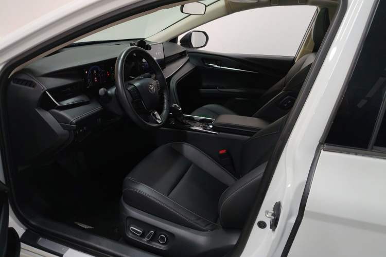 Used Toyota Camry 2024 Dual-Motor 2.0 HGVP Luxury Edition
