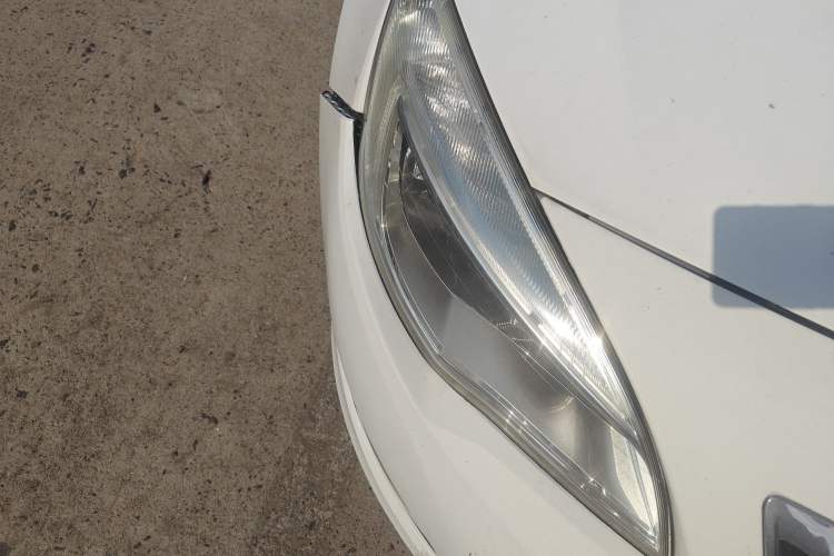 Used Buick GT 2013 XT 1.6L Automatic Fashion Edition Right Front Headlight