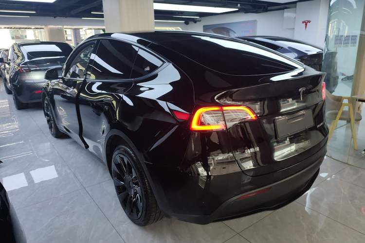 Used Tesla Model Y 2021 Long-Range All-Wheel-Drive Version 3D7
