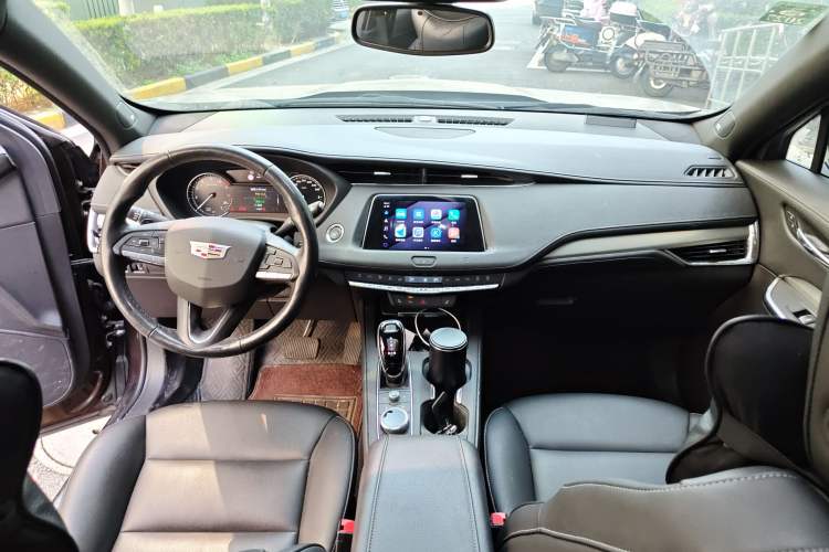 Used Cadillac XT4 2020 28T Two-Wheel-Drive Leading Version
