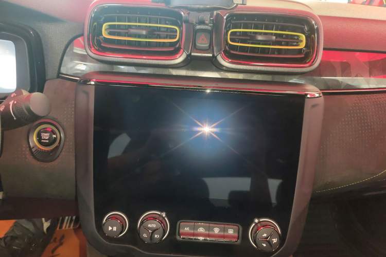 Used Lynk & Co 03 2019 03+ 2.0TD Automatic Wind-Chasing Edition Audio And AC Panel