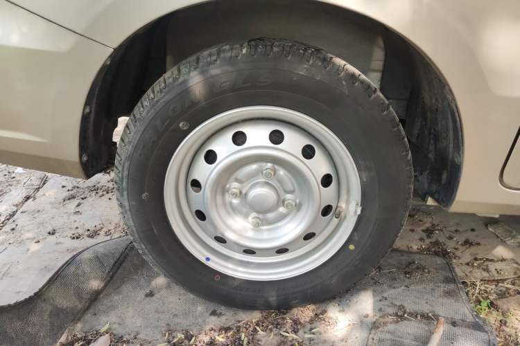 Used Wuling Hongguang V 2022 1.5L Jingqu Edition Electric-Assist LAR Exterior 5