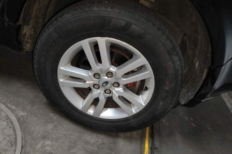 Used Land Rover Freelander 2 2013 2.2T SD4 SE Diesel Edition Right Front Wheel Hub