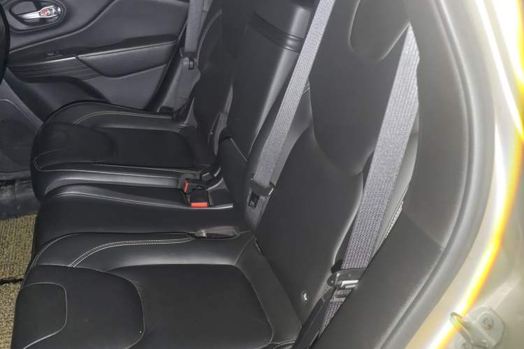 Used Jeep Cherokee 2017 2.0L Superior Edition
