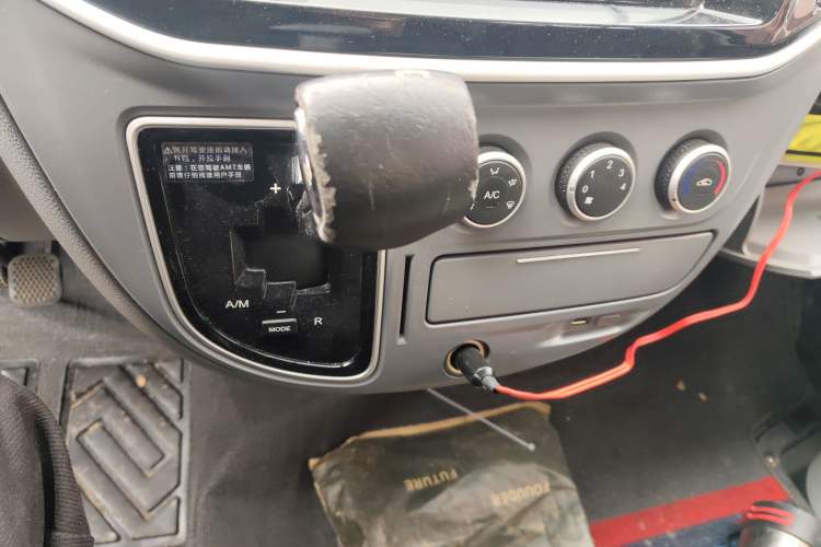 Used SAIC MAXUS Xintu V80 2019 2.5T Classic Edition AMT Aoyuntong Facelifted Long Wheelbase Mid-Height 7-Seater
