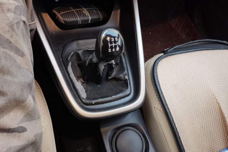 Used Ford Escort 2015 1.5L Manual Comfort Model Gear Lever