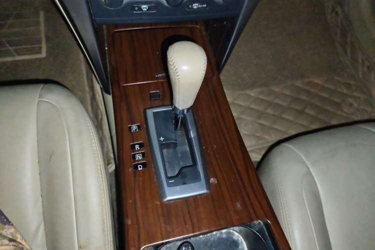 Used Nissan Teana 2010 2.5L XL Anniversary Edition Gear Lever