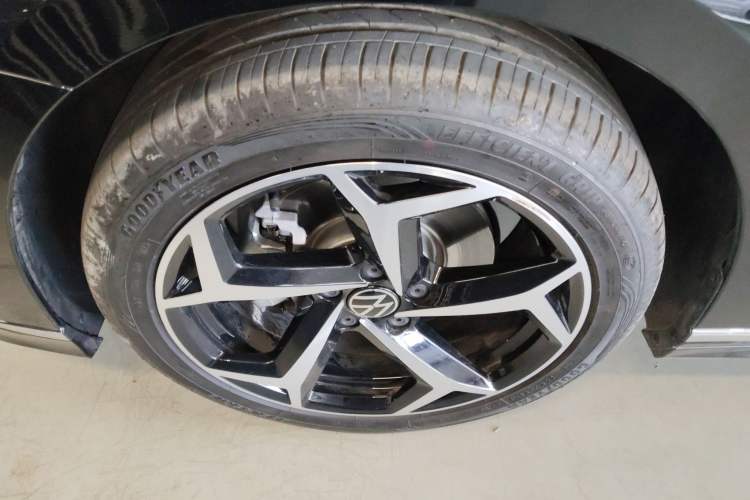 Used Volkswagen Magotan 2025 Revised Version Zhongxiang Edition 280TSI DSG Luxury Trim
