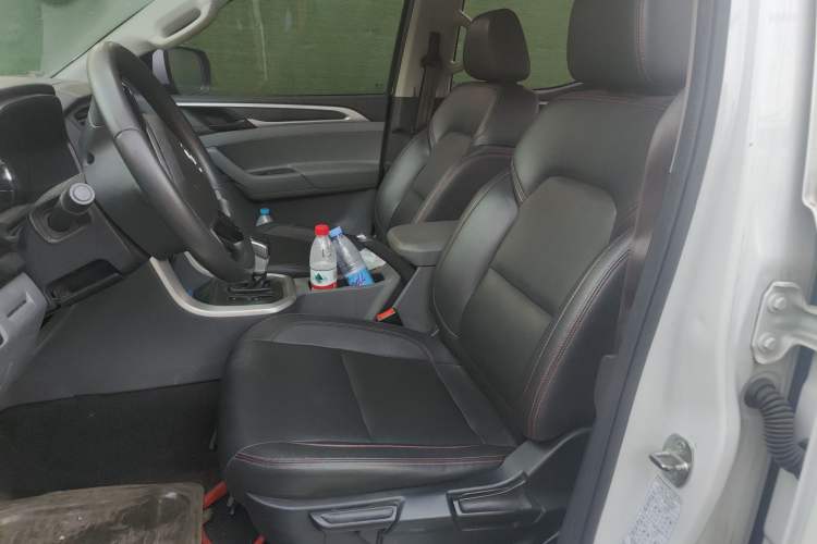 Used SAIC MAXUS T70 2019 2.0T Diesel Automatic Two-Wheel Drive Comfort Edition Standard Box with High Chassis