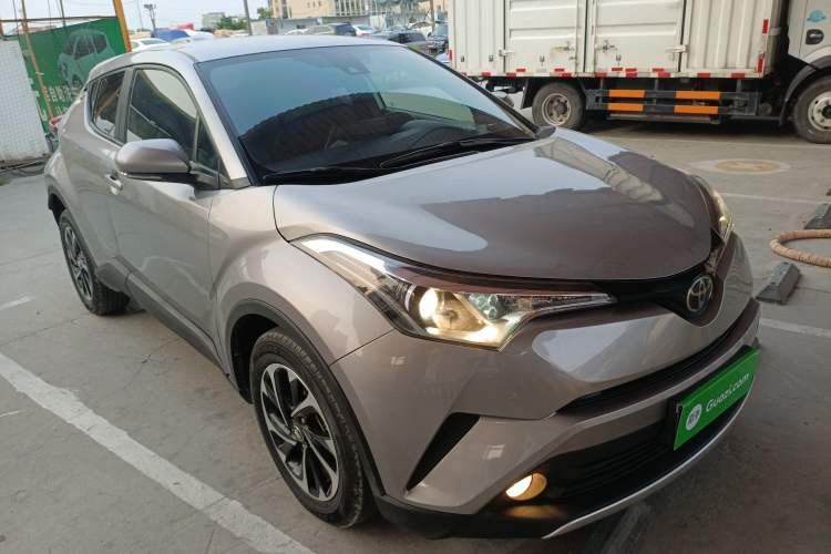 Used Toyota IZOA 2018 2.0L Yichi Version China VI Standard Front Right 45 Deg