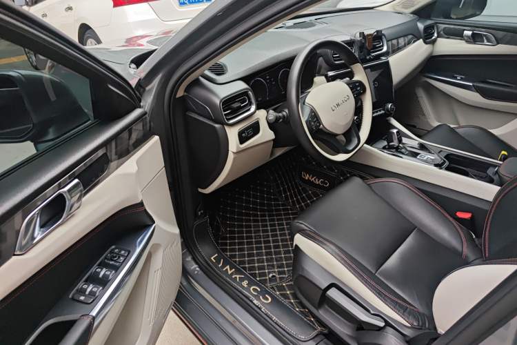 Used Lynk & Co 02 2018 1.5T DCT Two-Wheel Drive Zhaoban China V Standard Driver Seat