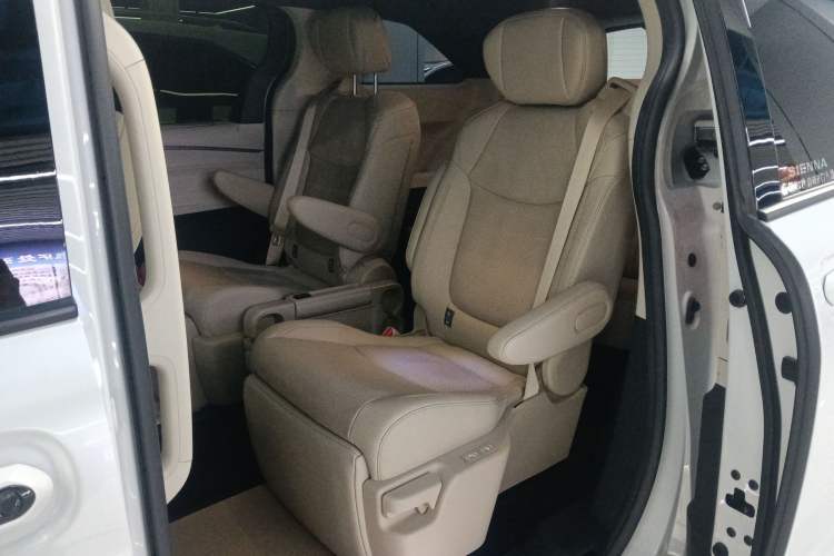 Used Toyota SIENNA 2023 2.5L Hybrid Deluxe Edition