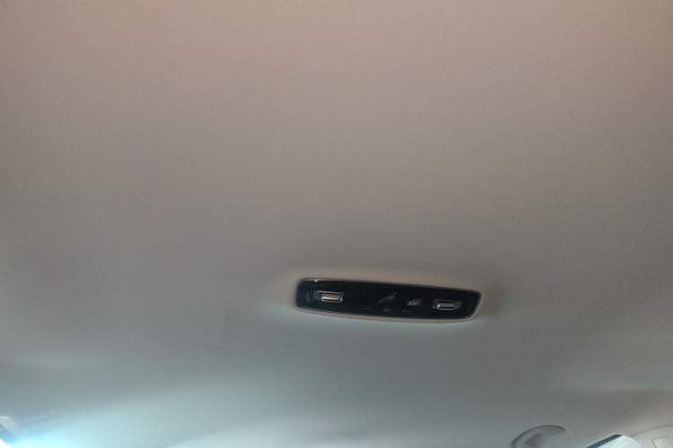 Used Roewe iMAX8 2021 Model 400TGI Exclusive Version for Key Accounts Headliner