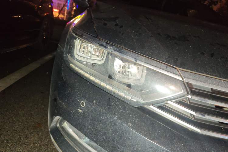 Used Volkswagen Magotan 2018 Facelift 330TSI DSG Luxury Model Right Front Headlight