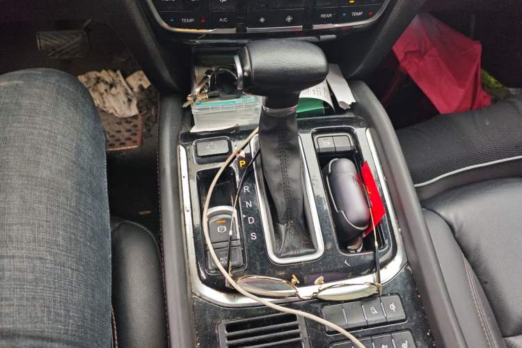 Used GAC Trumpchi GS8 2017 320T Two-Wheel Drive Luxury Smart Connectivity Version (7 Seats) Gear Lever