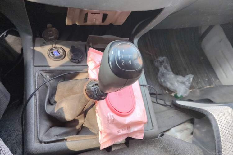 Used Jinbei Hiace 2011 2.0L 5th Generation Kuaiyunwang Luxury Edition 4G19 Gear Lever